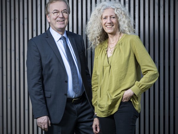Prof. Thomas Lippert und Prof. Kristel Michielsen  